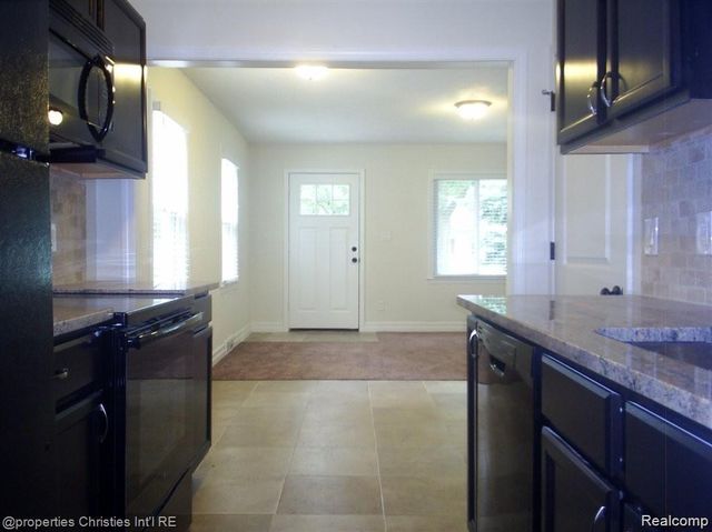 10701 Albany Street, Oak Park, MI 48237