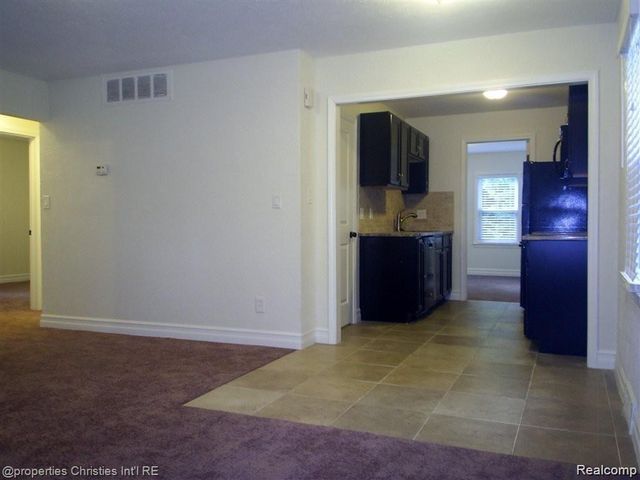 10701 Albany Street, Oak Park, MI 48237