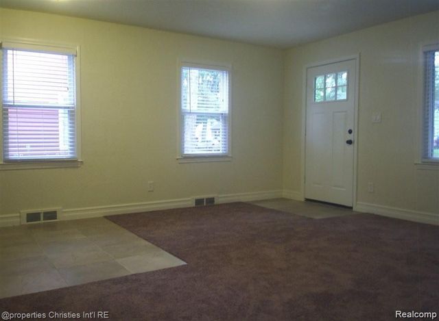 10701 Albany Street, Oak Park, MI 48237