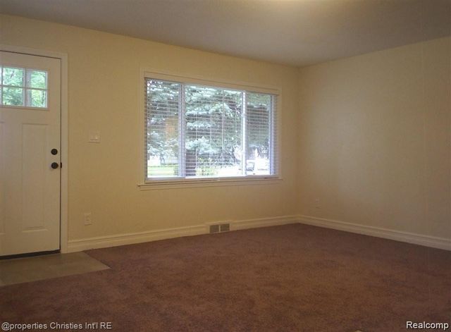 10701 Albany Street, Oak Park, MI 48237