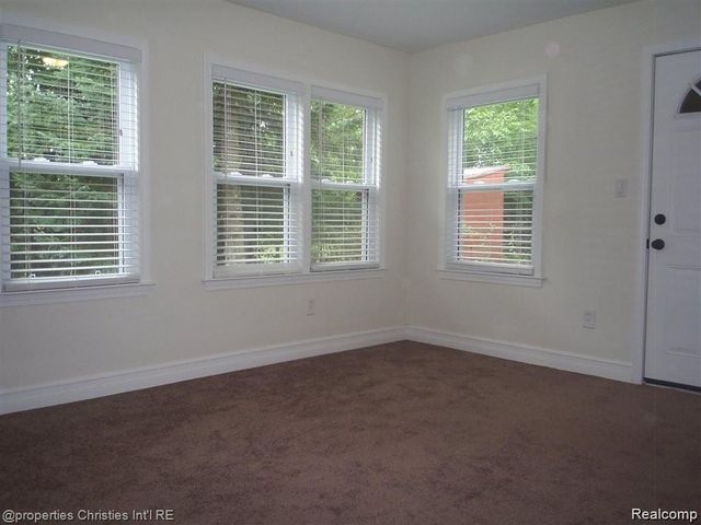 10701 Albany Street, Oak Park, MI 48237