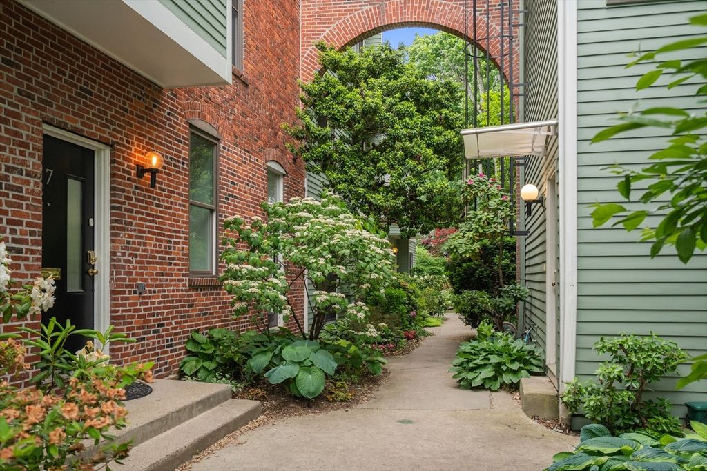 1 Richdale Ave 7, Cambridge, MA 02140