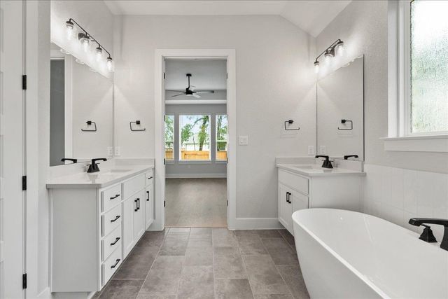 132 Lily Pad LN, Kyle, TX 78640