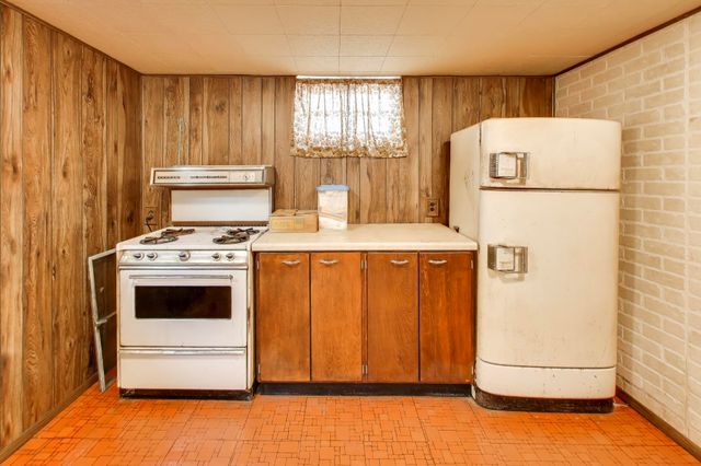 5506 Wegg Avenue, East Chicago, IN 46312