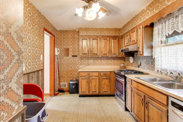 5506 Wegg Avenue, East Chicago, IN 46312