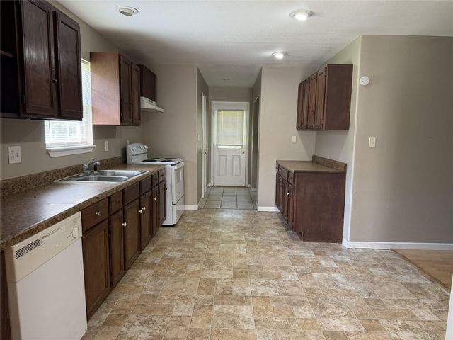 6005 Beech Drive, Montgomery, TX 77316