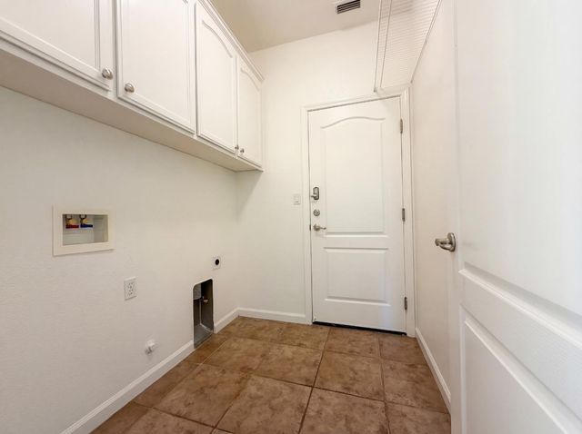 400 Caravaggio Cir, Sacramento, CA 95835