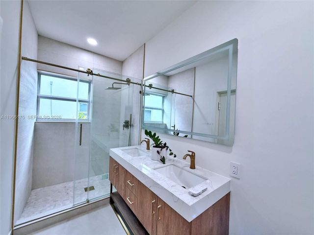 775 NE 76th St, Miami, FL 33138