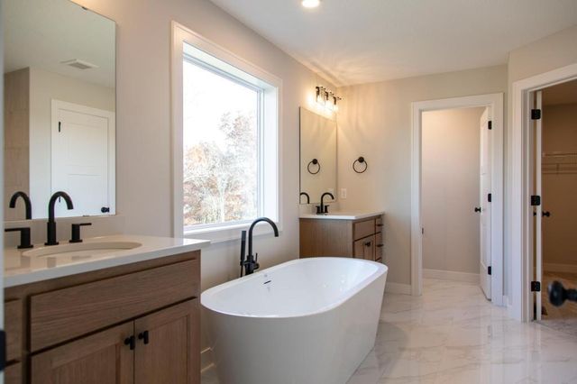 5910 Freeland Alcove N, Hugo, MN 55038