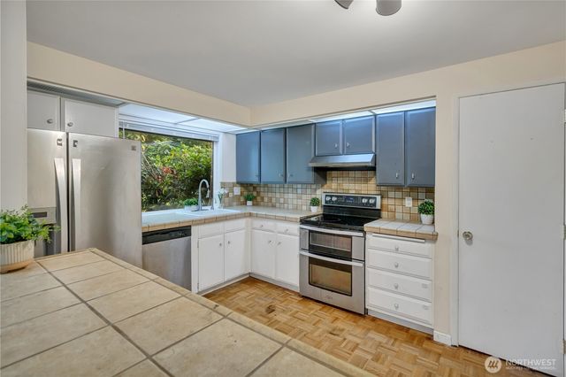 16325 SE 27th Street, Bellevue, WA 98008