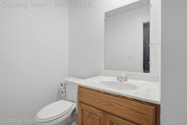 3895 Old Creek Road, Troy, MI 48084