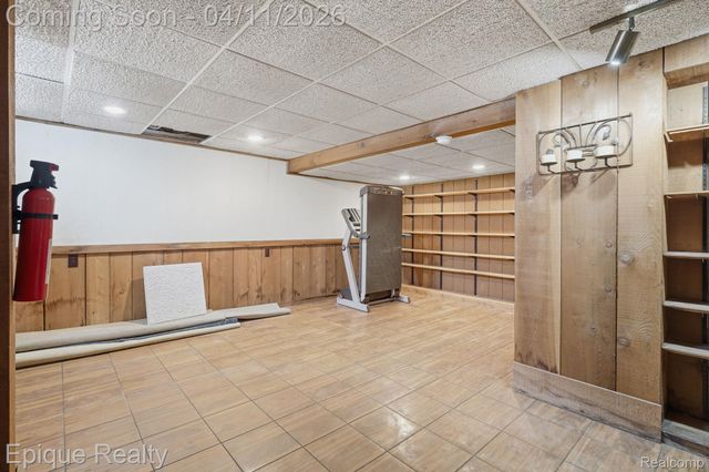3895 Old Creek Road, Troy, MI 48084