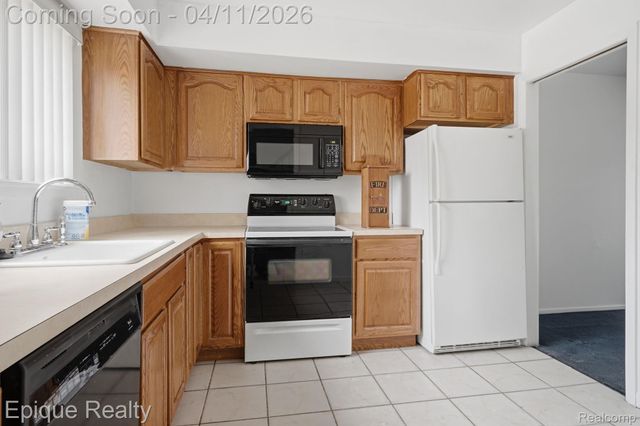 3895 Old Creek Road, Troy, MI 48084