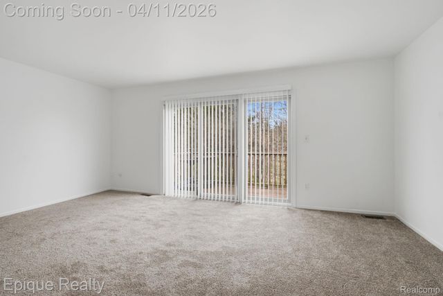 3895 Old Creek Road, Troy, MI 48084