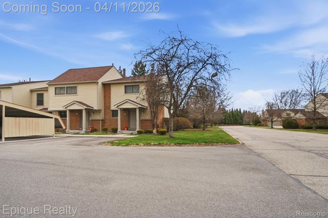3895 Old Creek Road, Troy, MI 48084