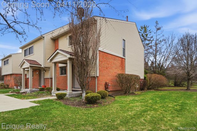 3895 Old Creek Road, Troy, MI 48084