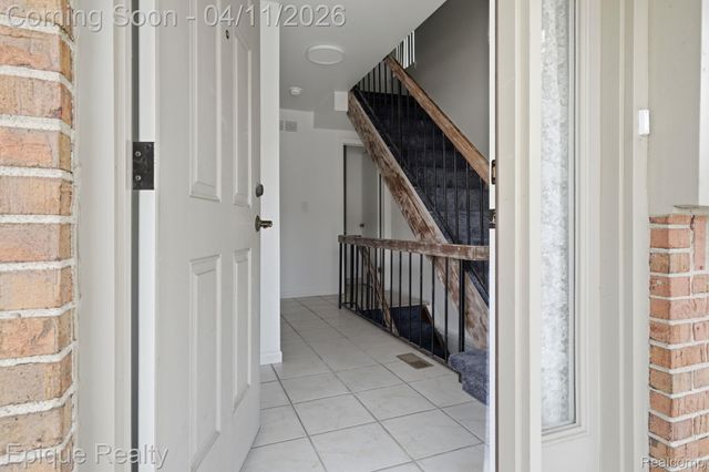 3895 Old Creek Road, Troy, MI 48084