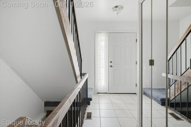 3895 Old Creek Road, Troy, MI 48084