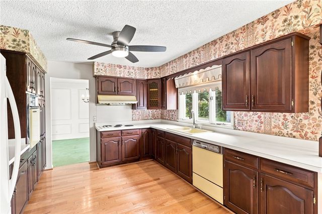 24 Pinecliff Drive, Rochester, NY 14609
