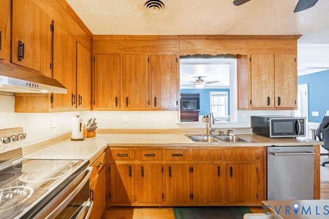 11623 Cox Rd, Church Road, VA 23833