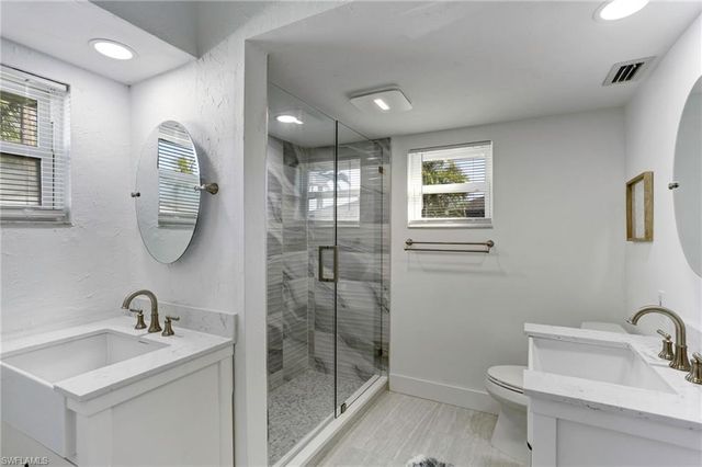 10842 Vanderbilt DR, Naples, FL 34108