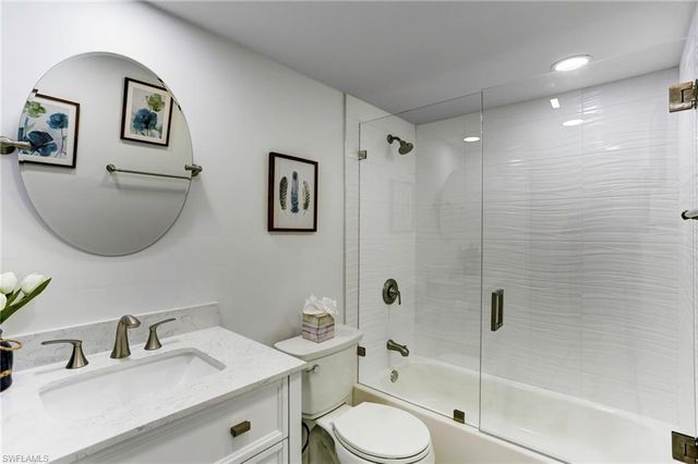 10842 Vanderbilt DR, Naples, FL 34108