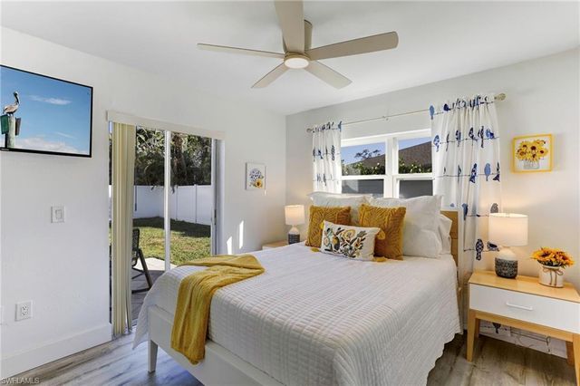 10842 Vanderbilt DR, Naples, FL 34108