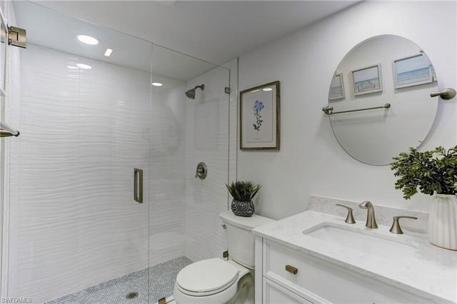 10842 Vanderbilt DR, Naples, FL 34108