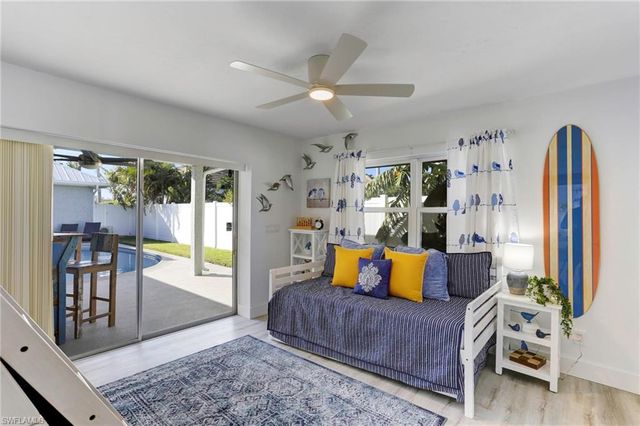 10842 Vanderbilt DR, Naples, FL 34108
