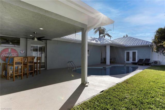 10842 Vanderbilt DR, Naples, FL 34108
