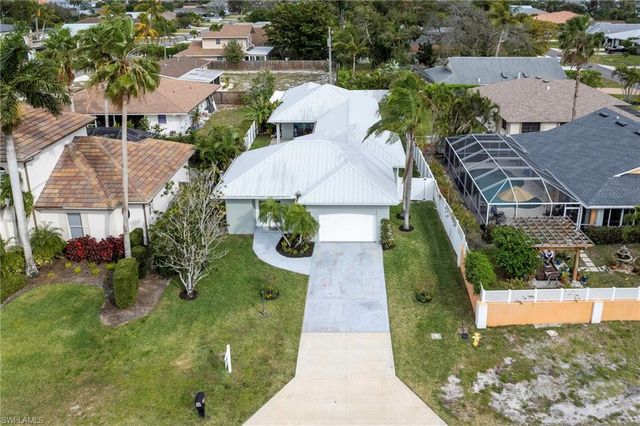 10842 Vanderbilt DR, Naples, FL 34108