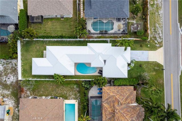 10842 Vanderbilt DR, Naples, FL 34108