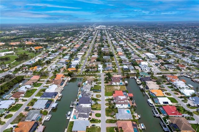 10842 Vanderbilt DR, Naples, FL 34108