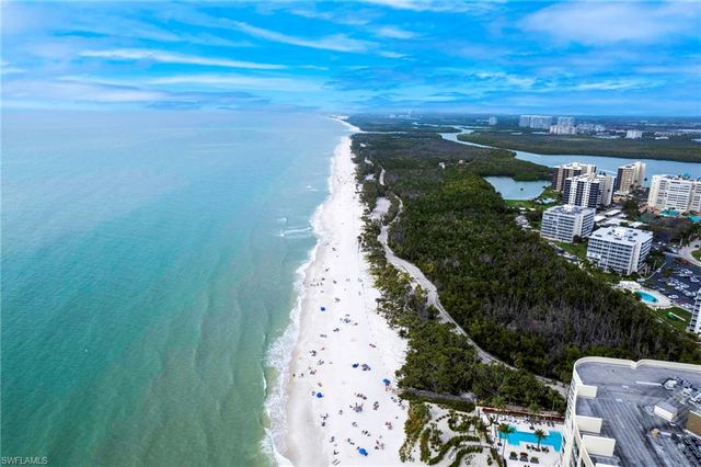 10842 Vanderbilt DR, Naples, FL 34108