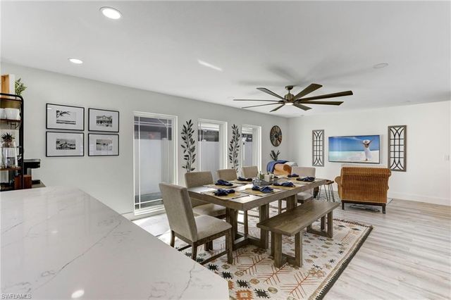 10842 Vanderbilt DR, Naples, FL 34108