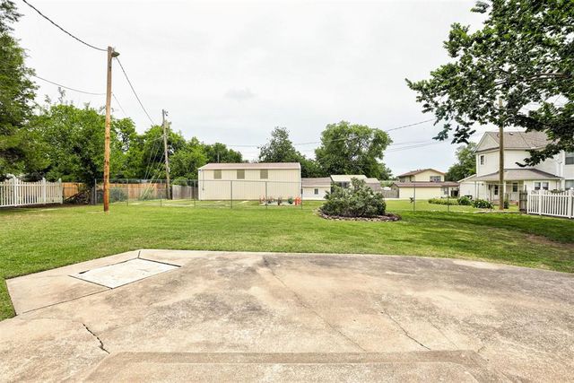 1207 N Broadway Avenue, Shawnee, OK 74801