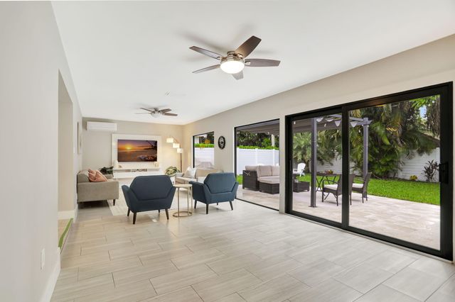 1035 NW 5TH Avenue, Boca Raton, FL 33432
