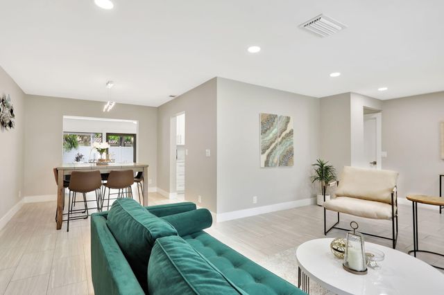 1035 NW 5TH Avenue, Boca Raton, FL 33432