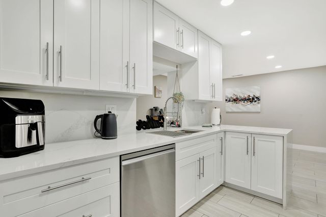 1035 NW 5TH Avenue, Boca Raton, FL 33432
