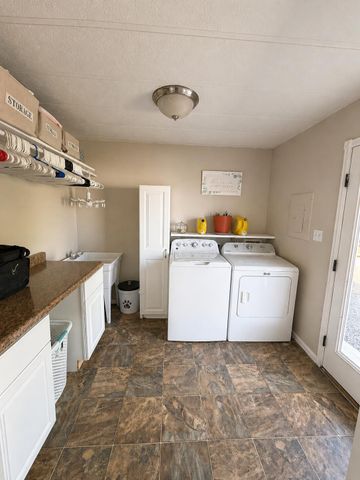 145 Manzano View Road, Los Lunas, NM 87031