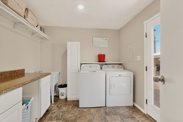 145 Manzano View Road, Los Lunas, NM 87031