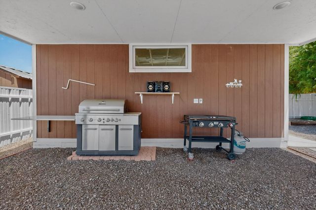 145 Manzano View Road, Los Lunas, NM 87031