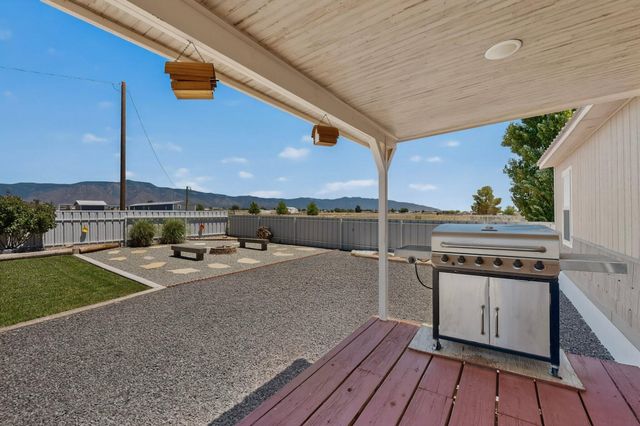145 Manzano View Road, Los Lunas, NM 87031