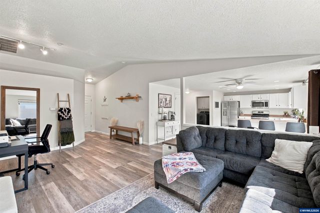 542 Ashley Ct, Jefferson, OR 97352
