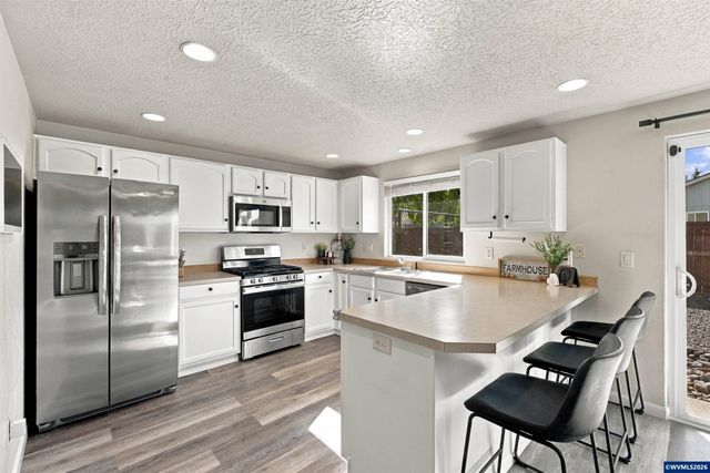 542 Ashley Ct, Jefferson, OR 97352