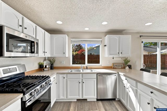 542 Ashley Ct, Jefferson, OR 97352