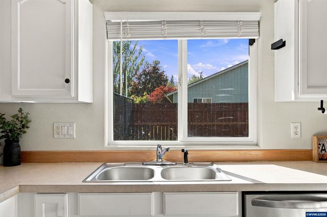 542 Ashley Ct, Jefferson, OR 97352