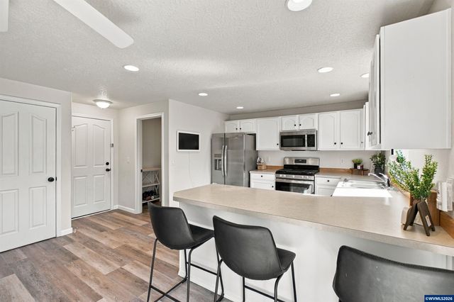 542 Ashley Ct, Jefferson, OR 97352