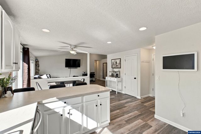542 Ashley Ct, Jefferson, OR 97352