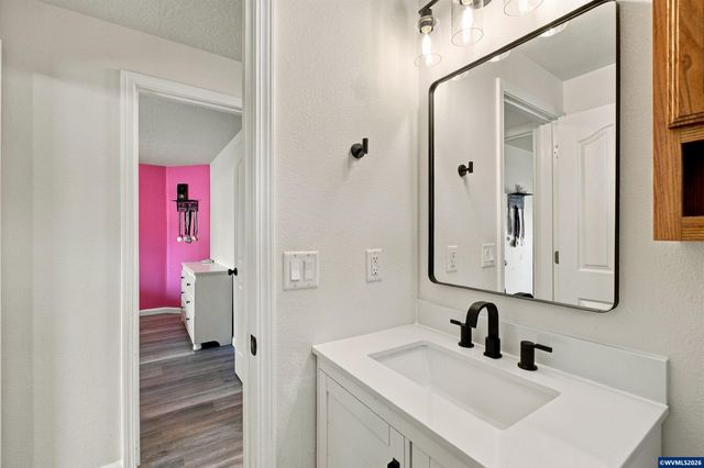 542 Ashley Ct, Jefferson, OR 97352